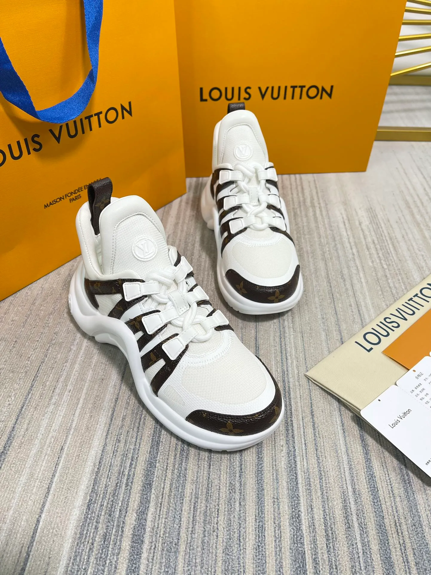 👟👟Ex-factory price pP720💯💯Women's shoes, women's clothing Louis Vuitton 2022ss LV's new Archlight series new color matching dad shoes. The boss ordered three pairs of yb shoes at the first time. The counters are not on sale. We are definitely the first to get the genuine products developed by the entire network. The material of each color matching is exclusively customized from the original version, which is consistent with the authentic product. The sole is YB molded high-elastic foam sole. The mold fee is as high as tens of thousands. The upper is made of high-tech fabric to create a soft and elastic upper. The materials and methods are consistent with YB. 35-40 (40.41 can be customized without return or exchange)